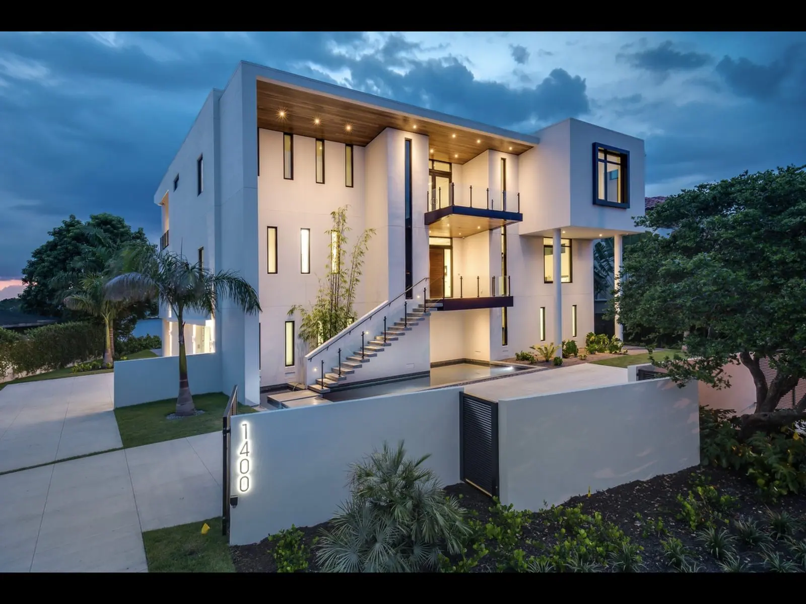 Harbor Drive, a modern home built by Voigt Brothers Construction
